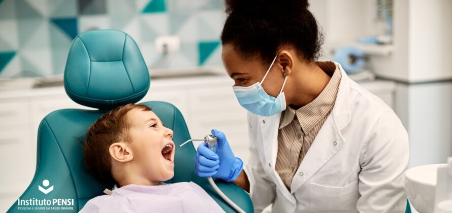 Outubro: mês das crianças e dos dentistas
