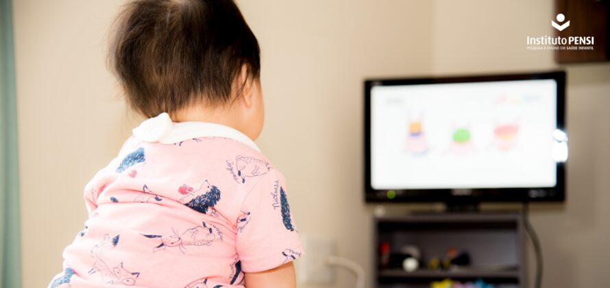 Exposição à TV pode levar a agitação nos bebês