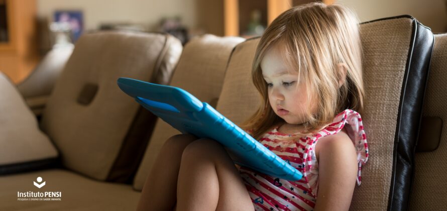 Pediatras discutem qual idade deve ter acesso a dispositivos eletrônicos