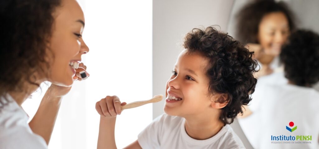 Escovar os dentes da criança pré-escolar