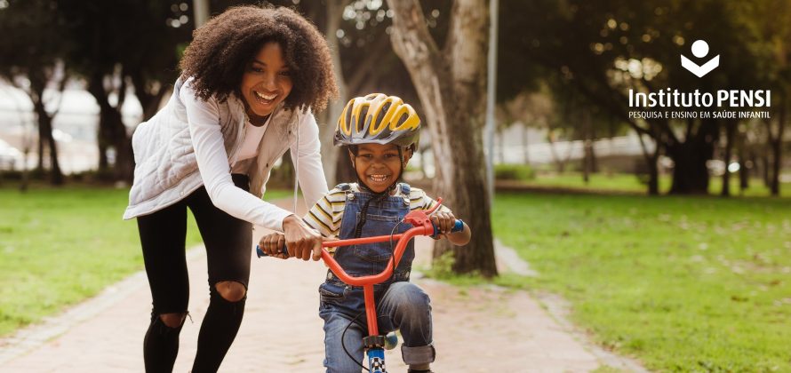 Segurança da criança ao andar de bicicleta