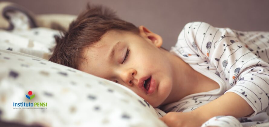 Meu bebê está com o nariz entupido: como posso ajudá-lo a dormir com segurança?