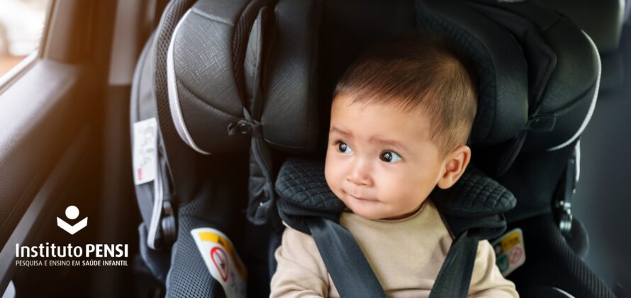 É seguro que meu bebê viaje na cadeirinha do carro por horas a fio?